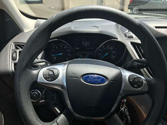 Ford Escape 2016 photo 12